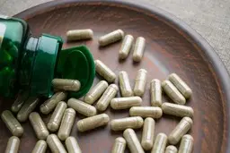  اگر موهایی بلند و زیبا می خواهید این مکمل ها را بخرید