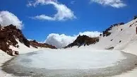 قدم زدن روی دریاچه یخ زده قله سبلان! + ویدئو