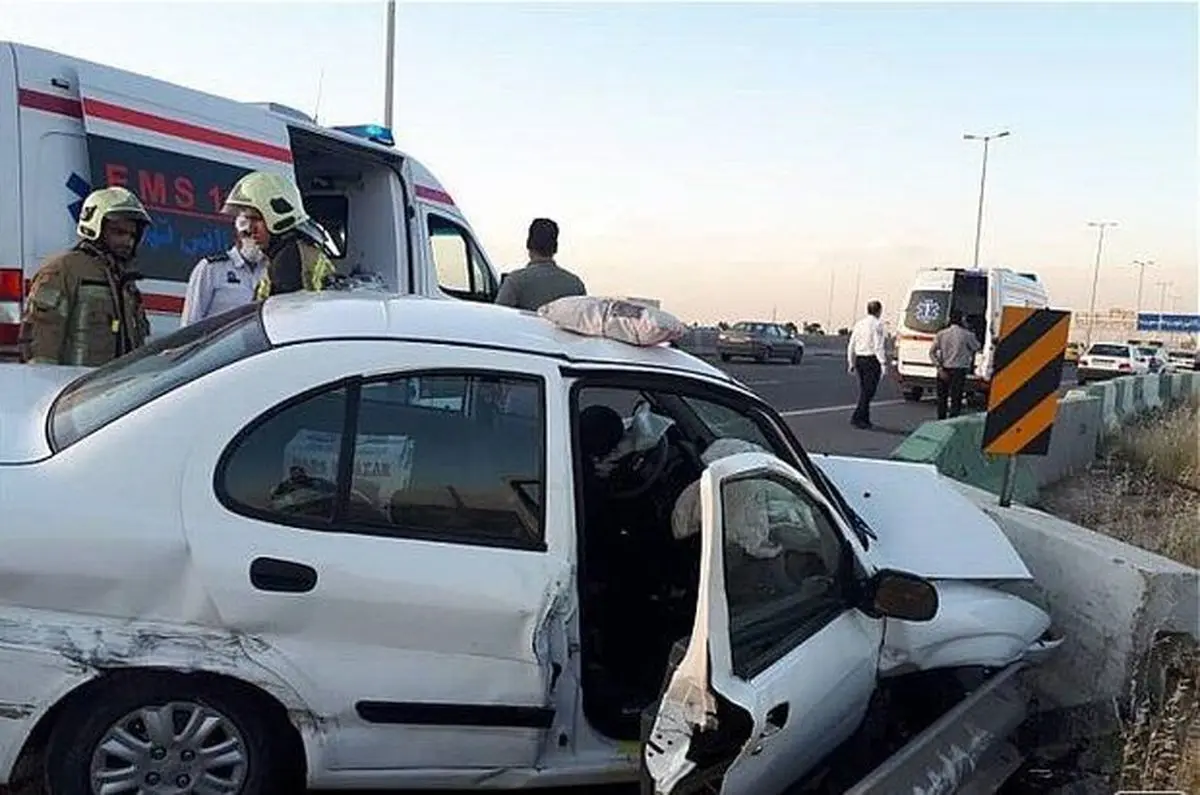 خواب آلودگی راننده باعث تصادف زنجیره‌ای در بلوار ایران خودرو 