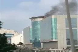 شعله های آتش به مراکز تجاری عربستان رسید+ویدئو