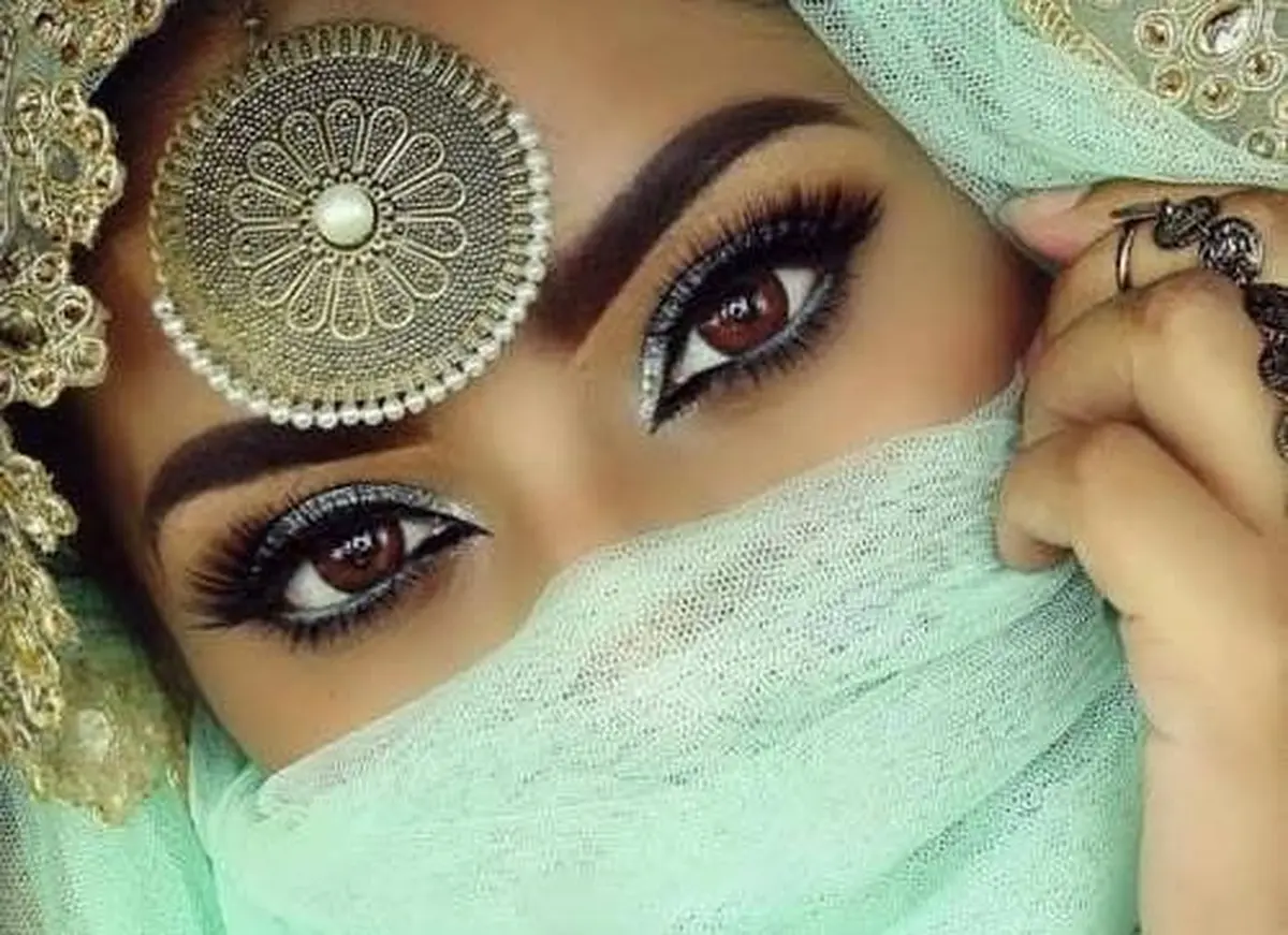 اتفاق عجیب در هند | زن هندی پس از ضرب و شتم مجبور  به حمل همسرش شد + ویدئو