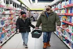 تصاویر باورنکردنی از زوجی که 4 ماه خود را به هم زنجیر کردند| زوجی که از روز ولنتاین 4 ماه خود را به هم بستند!