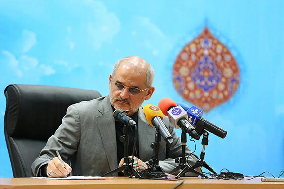 وزیر آموزش و پرورش: برنامه چگونگی فعالیت مدارس از شهریور به زودی ابلاغ می‌شود / زمان آموزش را به دو بخش سه روزه تقسیم می‌کنیم: ۳ روز حضوری، ۳ روز غیرحضوری / تعطیلی پنج‌شنبه لغو می شود