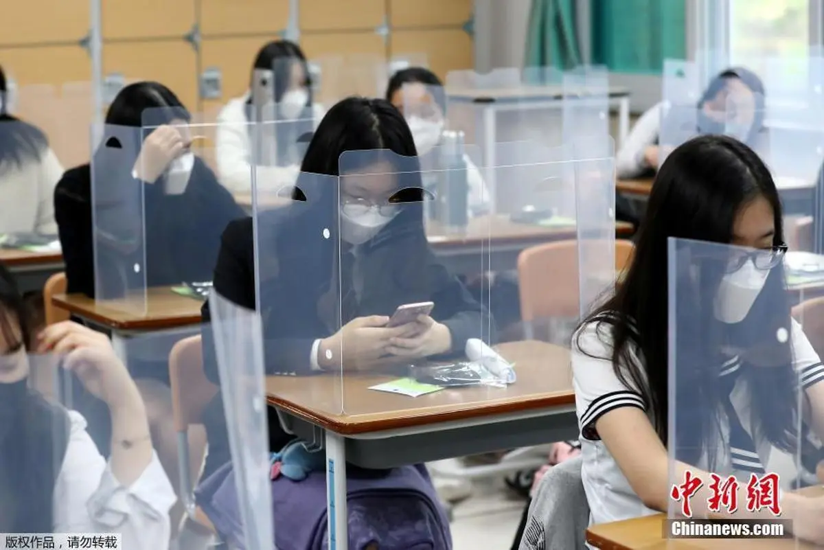  مدارس  دبیرستان‎ کره جنوبی باز شد