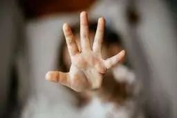 دستگیری متجاوز سریالی کودکان در تهران | متجاوزی که کودکان را گول میزد و به جای خلوت میبرد
