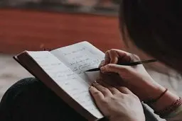 نگه داشتن مشکلات در ذهن؟ نه!  | اولین قدم نوشتن مشکلات روی کاغذ 