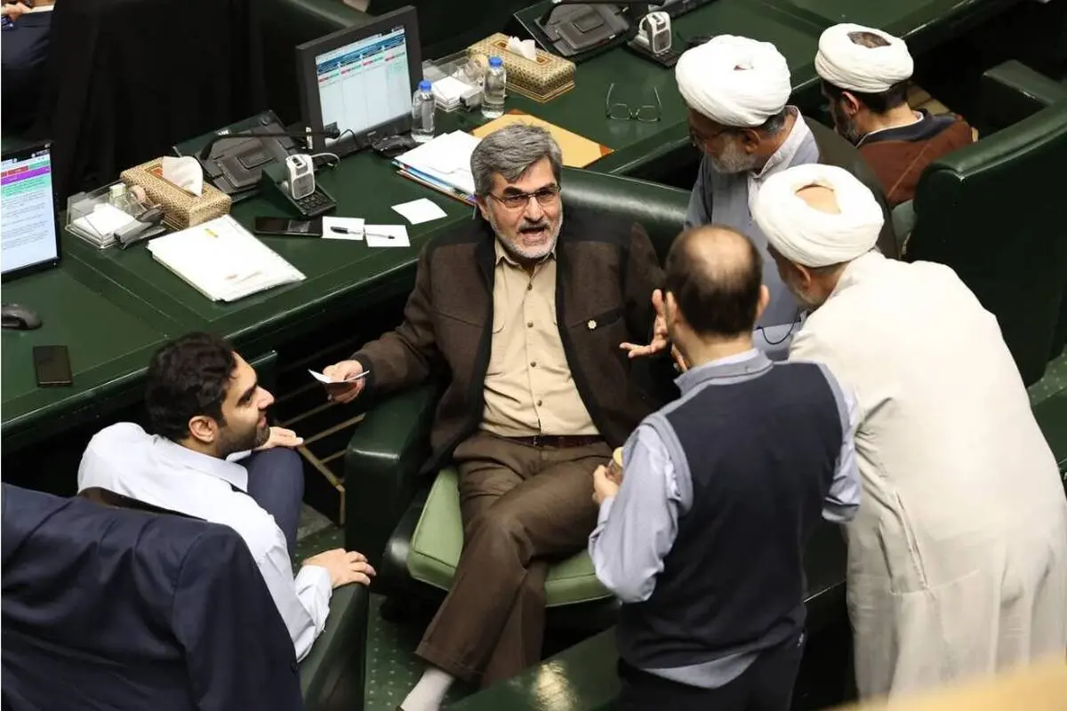 روزنامه ایران: با وجود همه تأکید‌های رهبری، همچنان اقلیتی پر سروصدا در مجلس با برخی اظهارات و اقدامات خود، بر طبل اختلاف و تفرقه می‌کوبند | هنگامی که اختلاف نظر با ادبیات تحریک‌آمیز همراه شود، دیگر نمی‌توان آن را صرفاً در چارچوب رقابت سیاسی تعریف کرد
