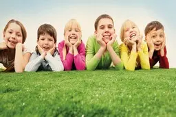 آیا ترکیب جنسیتی همکلاسی‌ها می‌تواند بر سلامت روان نوجوانان تاثیر بگذارد؟ | نعمت دختر