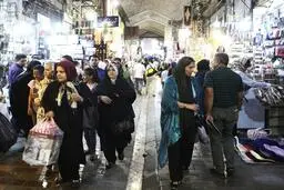 بحران اقتصادی  |  با کاهش قدرت خرید بسیاری از محصولات روی دست‌ تولیدکنندگان مانده
