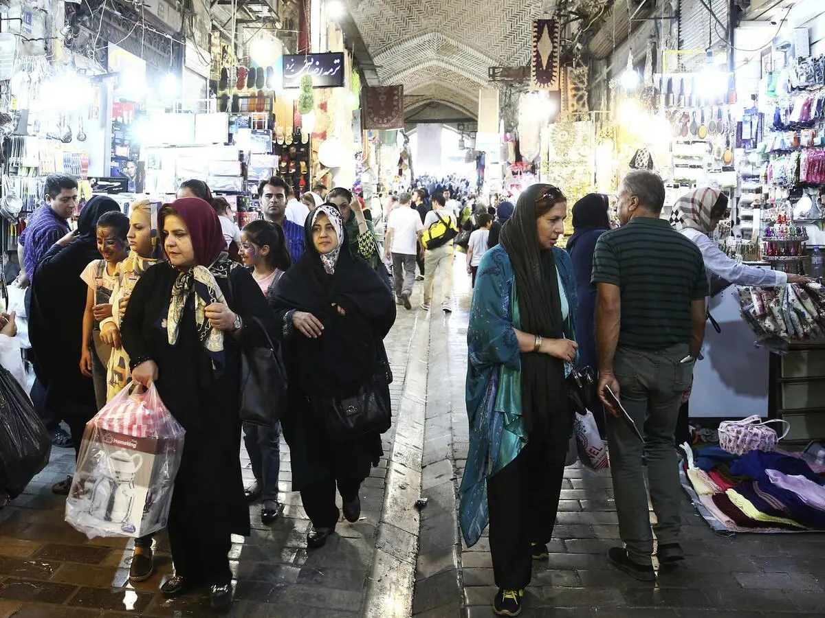 بحران اقتصادی  |  با کاهش قدرت خرید بسیاری از محصولات روی دست‌ تولیدکنندگان مانده
