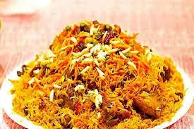 طرز تهیه کشمش‌پلو مجلسی | یک غذای ایرانی با دستور پخت آسان +ویدئو