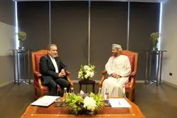 عراقچی وارد مسقط شد | دیدار وزرای خارجه ایران و عمان؛ نخستین برنامه عراقچی در مسقط