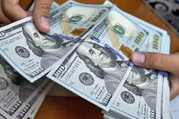 کاهش قیمت دلار | حباب منفی سکه از بین رفت