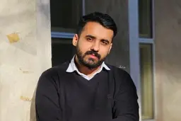 محمد احمدی، مجری و تهیه‌کننده «دیالوگ» موقتاً به قید وثیقه آزاد شد

