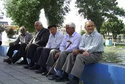 با چه سن و سابقه‌ای می‌توان درخواست بازنشستگی داد؟| آیا بازنشستگی در صنوف مختلف،‌ متفاوت است؟