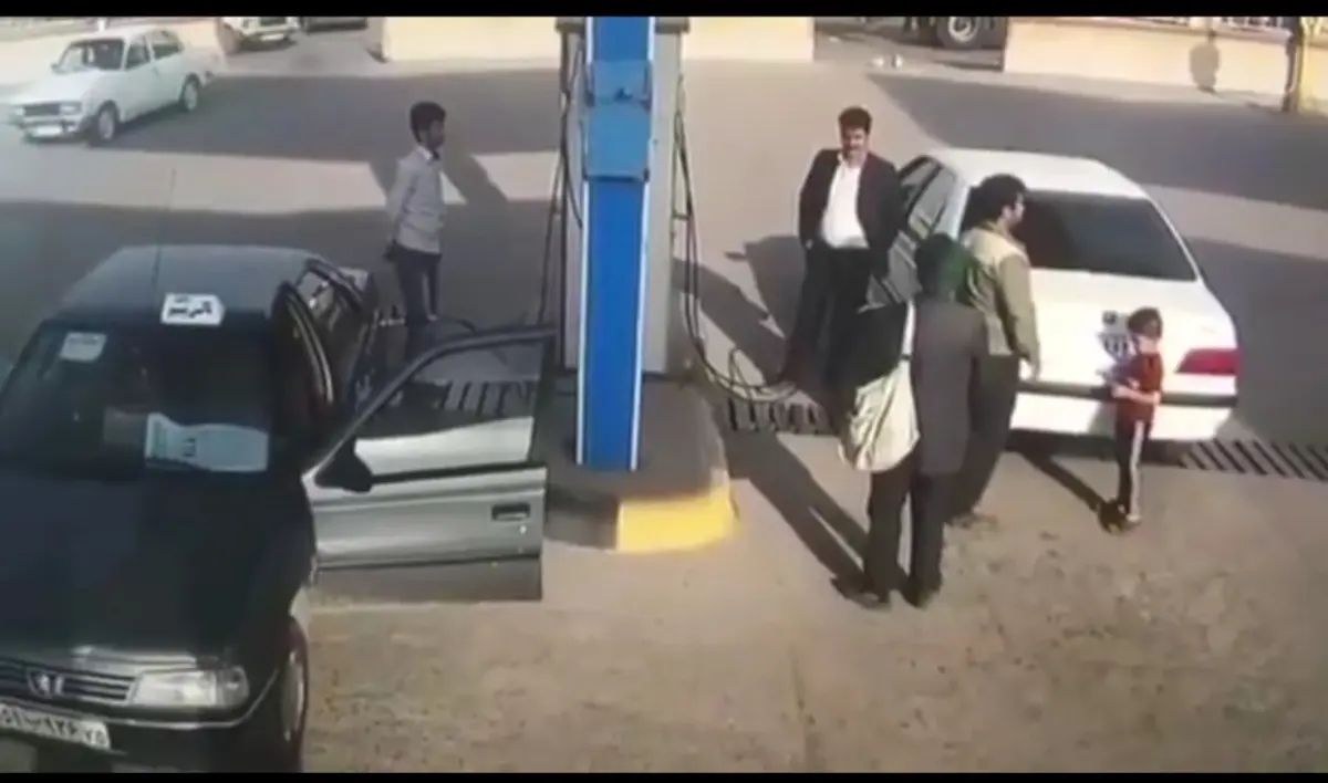 هنگام سوخت‌گیری CNG از خودرو فاصله بگیرید. + ویدئو