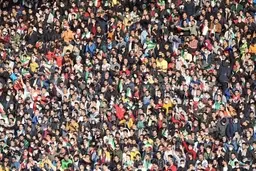 چرا زنان پشت در ورزشگاه مشهد ماندند؟| «چون مشهد به عنوان پایگاه فرهنگی جهان اسلام و تشیع است!»