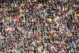 چرا زنان پشت در ورزشگاه مشهد ماندند؟| «چون مشهد به عنوان پایگاه فرهنگی جهان اسلام و تشیع است!»