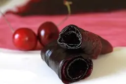 طرز تهیه ی لواشک خانگی | لواشک آلبالو، یکی از خوشمزه ترین تنقلات 