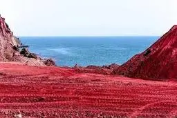 ماساژ با خاک ممنوعه |غارت شن‌های نقره‌ای هرمز برای آرامش لاکچری در تهران!


