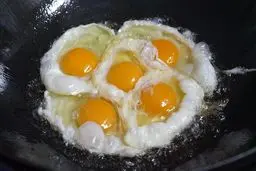 دو روش هتلی و رستورانی برای پخت تخم مرغ | دیگه تخم مرغ رو یک مدل درست نکن +ویدئو