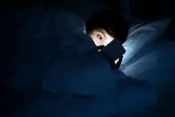 6 دلیل مهم برای عدم استفاده شبانه از موبایل