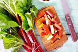 مراقب  سبزی پرخاصیت بهاری باشید  | گل، برگ و بذر این گیاه سمی است