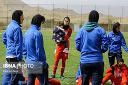 حاشیه فوتبال زنان+ عکس| عکسی دیدنی از حاشیه فوتبال زنان 