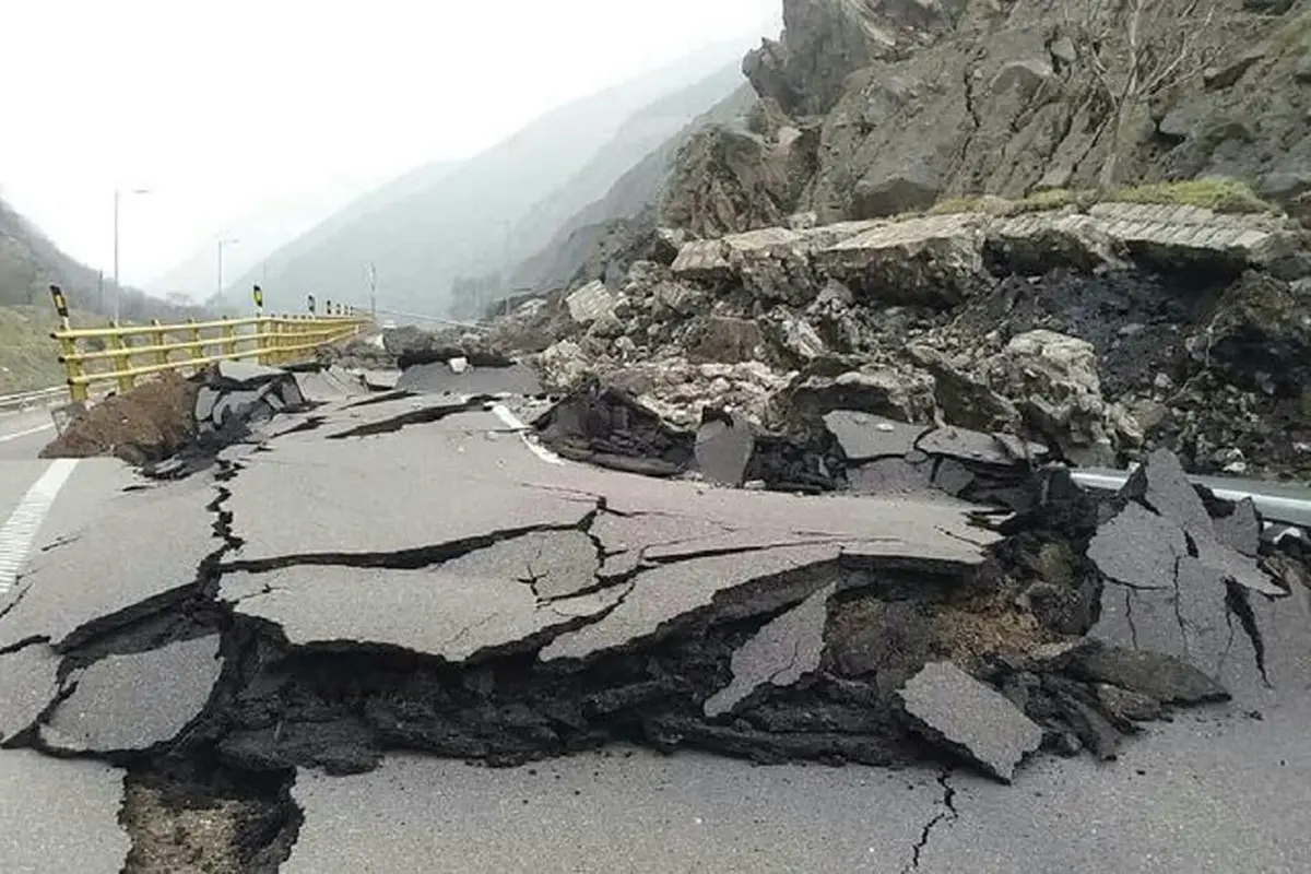 از دست رفتن حد آستانه تحمل زمین‌شناسی در جاده چالوس | وجود ۴۰۰ نقطه بحرانی رانش در مازندران