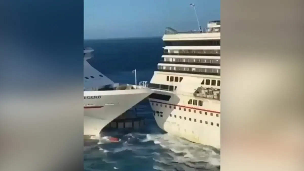 لحظه عجیب تصادف دو کشتی وسط دریا+ویدئو