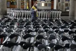 فرانسه از اتباعش خواست به ایران سفر نکنند