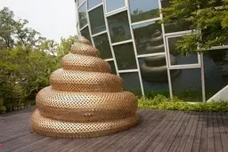 معماری های عجیب در دنیا | از خانه توالتی تا قلعه حبابی! + عکس