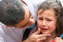 از اختلال های روانی کودکان بی توجه رد نشیم!