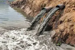 منابع آلودگی آب | چه چیزهایی آب را آلوده میکند؟