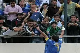 کری‌خوانی فرهاد مجیدی برای پرسپولیسی‌ها