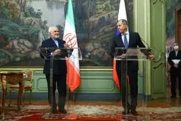 پاسخ ظریف به وزیر خارجه عربستان: آن‌هایی که امید داشتند تا آخرین سرباز آمریکایی می‌جنگند، بدانند که این گونه اقدامات امنیت به منطقه نمی آورد | آماده‌ایم با چین و روسیه و دیگر کشورهای ذیربط برای امنیت منطقه خلیج‌فارس تلاش کنیم