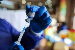 دانشجویان خوابگاهی باید دوز یاد آور واکسن کرونا را تزریق کنند 