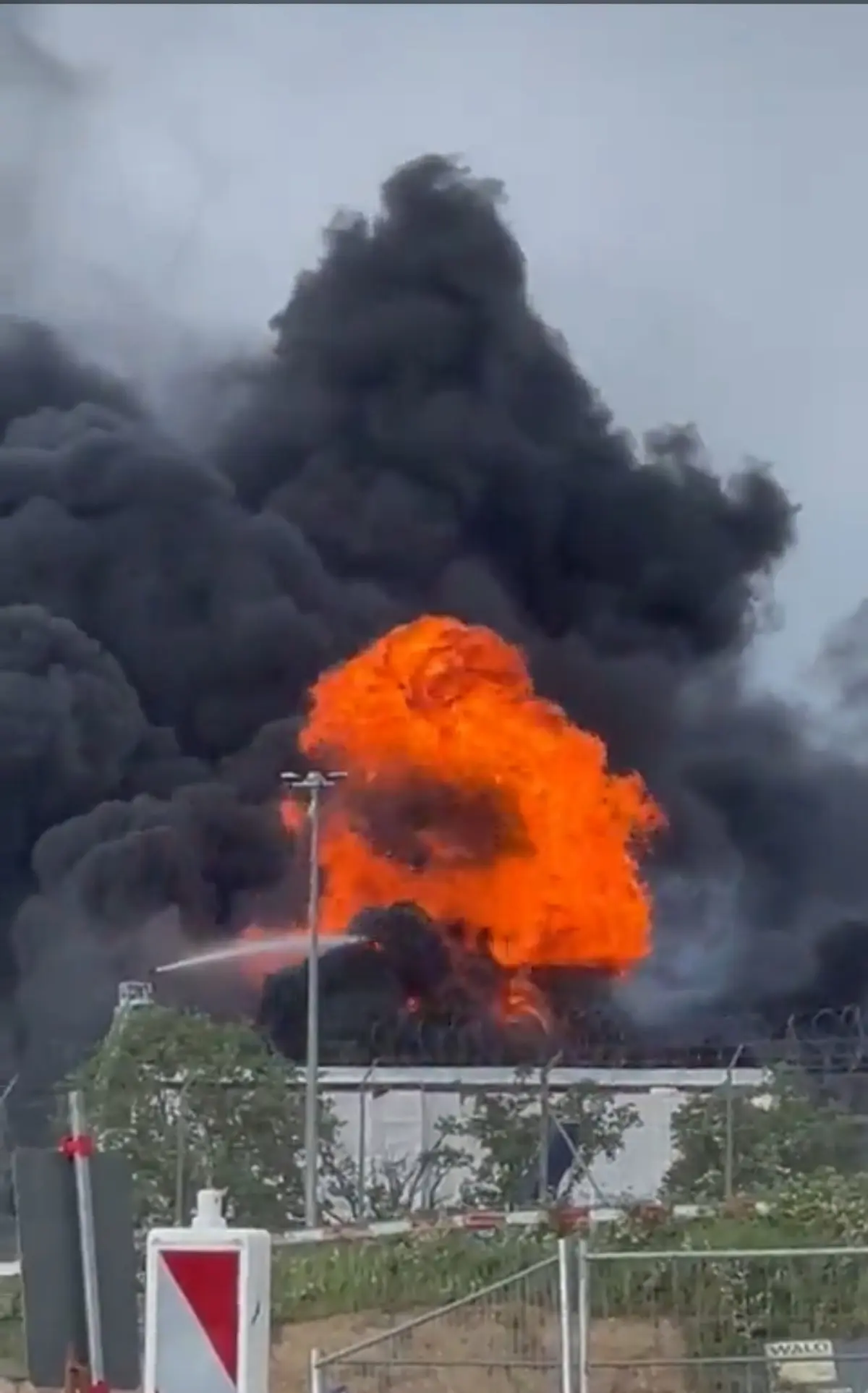 انفجار و آتش‌سوزی در فرودگاه ژنو  + ویدئو