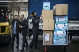 ارسال اقلام بهداشتی و درمانی از ترکیه به ایران برای مقابله با شیوع ویروس کرونا