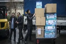 ارسال اقلام بهداشتی و درمانی از ترکیه به ایران برای مقابله با شیوع ویروس کرونا