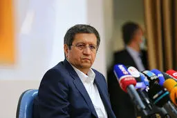 همتی می گوید ضرر ایران از تحریم نفتی، ۴ میلیارد دلار در روز است