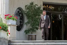 واعظی: دولت در کنار کادر درمانی بیمارستان‌هاست