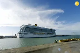 
(تصاویر) حبس شش هزار مسافر در کشتی تفریحی به دلیل ویروس کرونا
