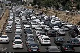 ازجاده هراز به سمت شمال ترافیگ سنگین ایجادشده است 
