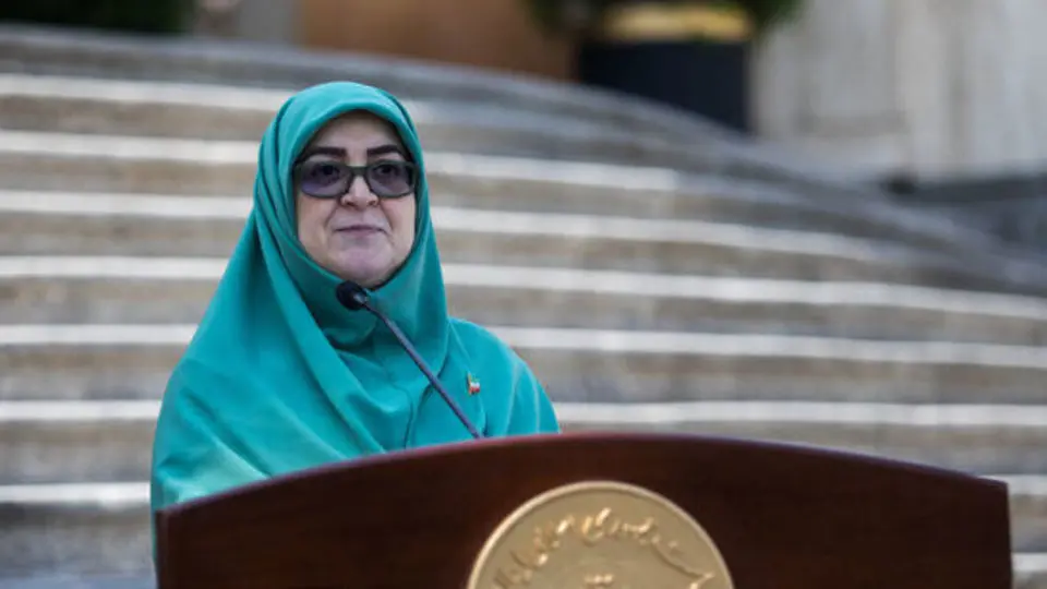 مهاجرانی: بنزین سوپر از فردا عرضه می‌شود | تغییری در قیمت بنزین سهمیه‌ای ایجاد نمی‌شود