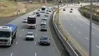 اصابت پرتابه به آزادراه تهران–قم |  ترافیک و تغییر مسیر در پی آسیب به سطح جاده تهران قم در اثر برخورد پرتابه

