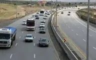 اصابت پرتابه به آزادراه تهران–قم |  ترافیک و تغییر مسیر در پی آسیب به سطح جاده تهران قم در اثر برخورد پرتابه

