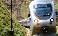 تصادف وحشتناک در روسیه | قطار یک ماشین رو با خودش روی ریل برد! + ویدئو