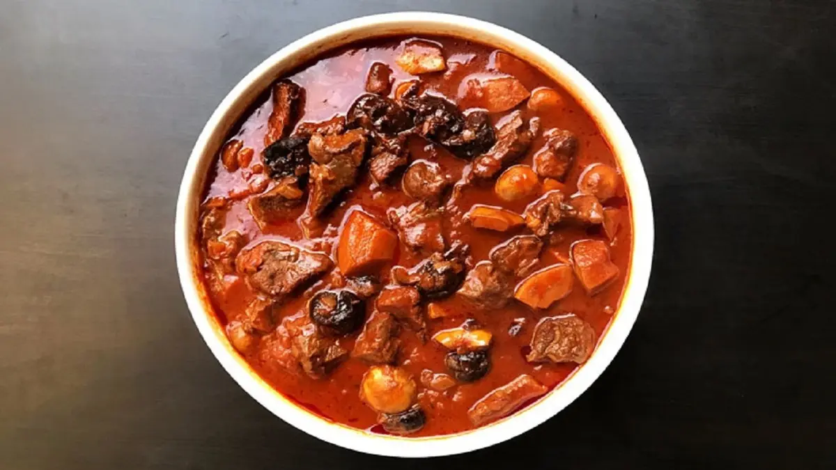 مطمئنم خورش به این شیرینی و ملسی نخوردی! | طرز تهیه خورش هویج و آلو خوشمزه و ملس +ویدئو