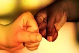 نزادپرستی والدین به فرزندان هم منتقل می‌شود 